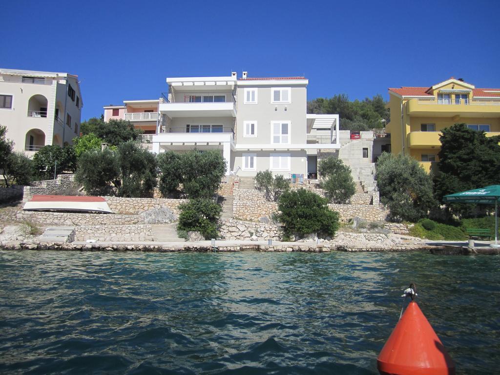 Apartments Jela 로고즈니차 외부 사진