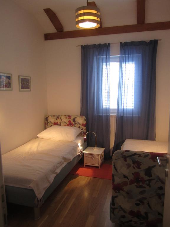 Apartments Jela 로고즈니차 객실 사진