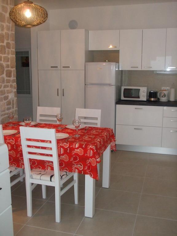 Apartments Jela 로고즈니차 객실 사진